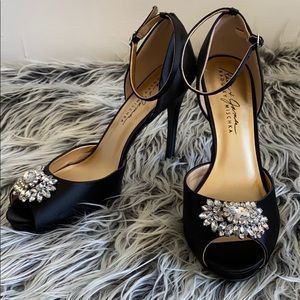 Badgley mischka peep toe heels